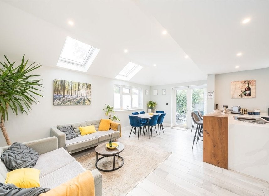 House Almond Grove in Greater London