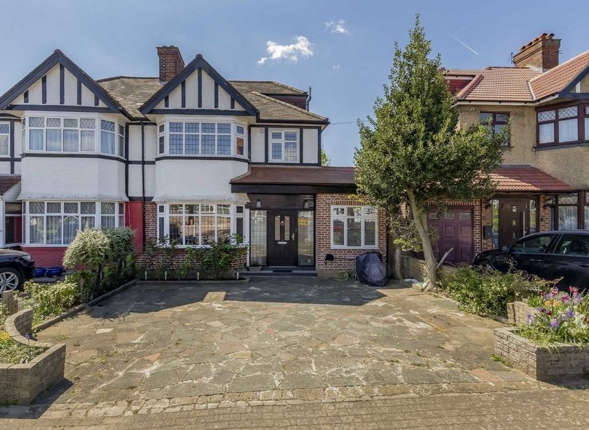House Rossdale Drive in Greater London