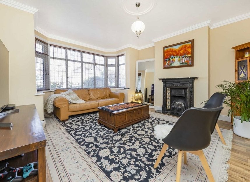 House Rossdale Drive in Greater London