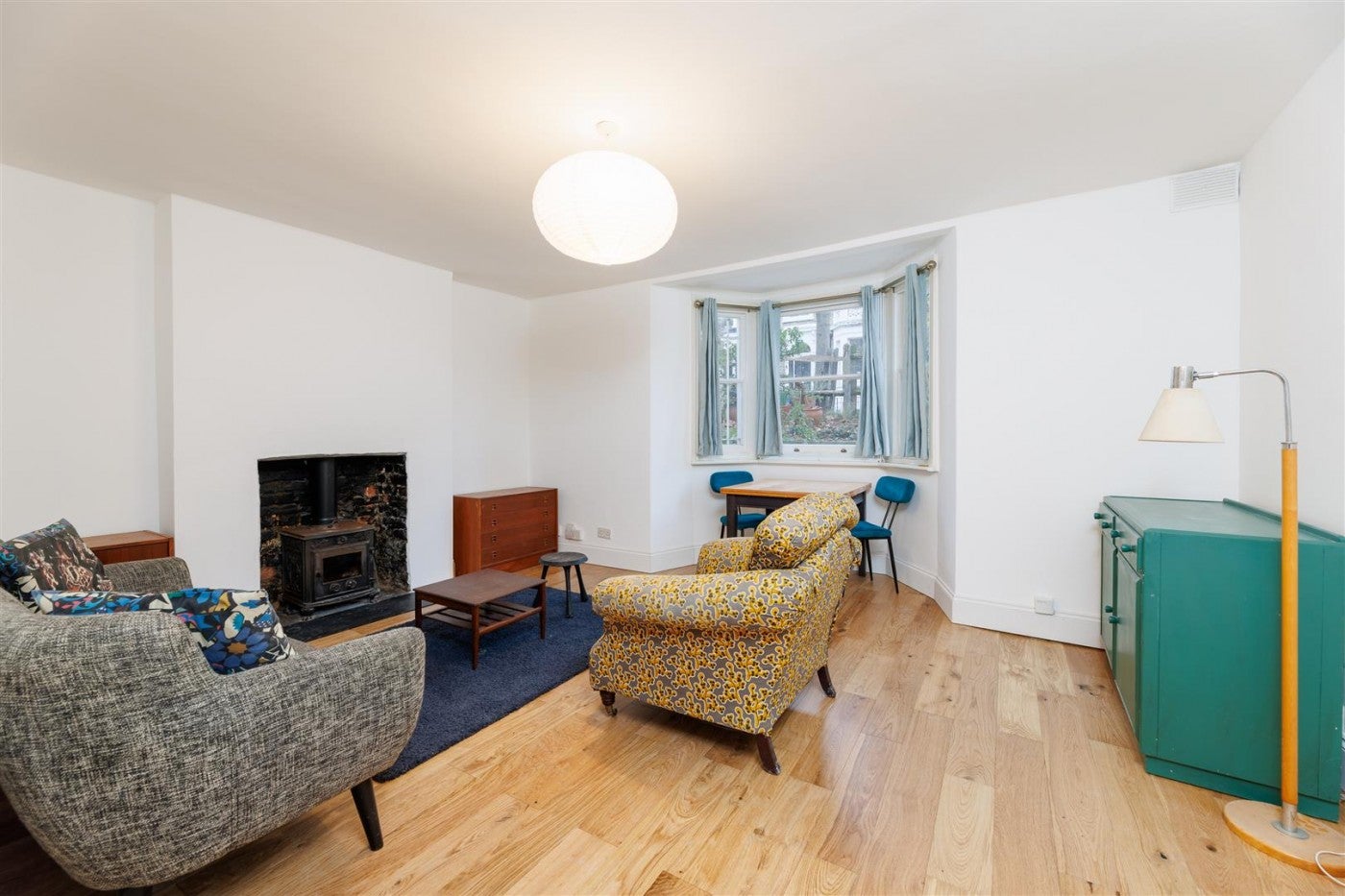 Flat Wilson Road in Greater London