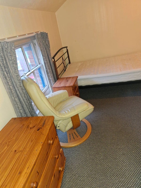 Room Bath Street in Stoke-on-Trent