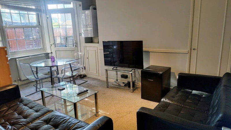 Room Worcester Drive in Greater London
