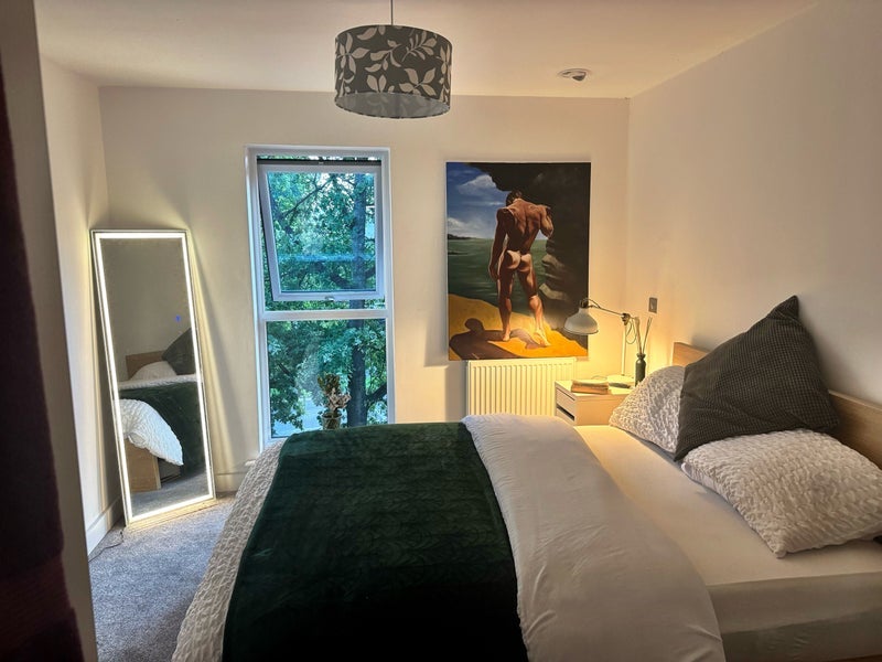 Room Oldham Road in Manchester