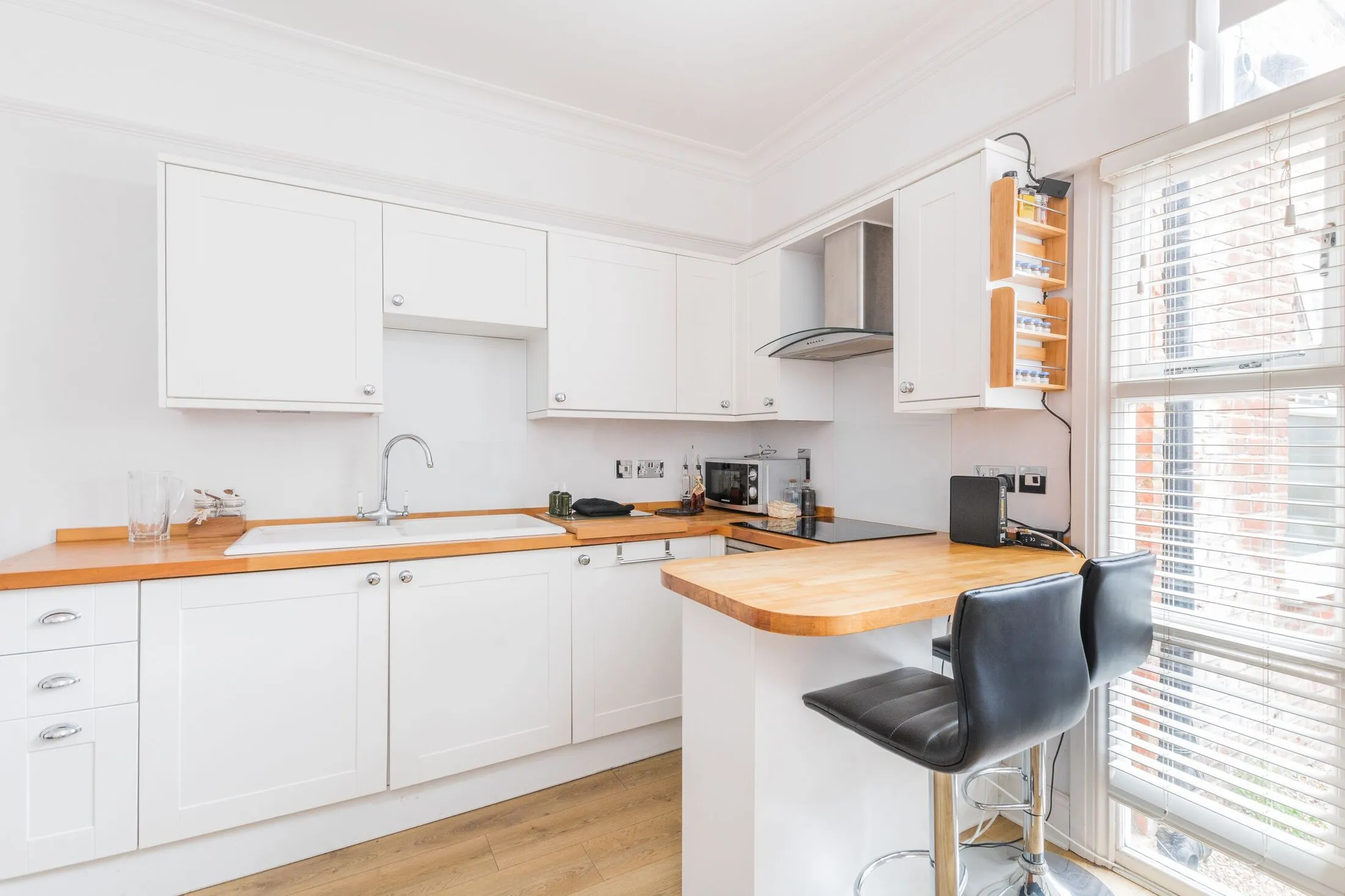 Flat Cromwell Avenue in Greater London