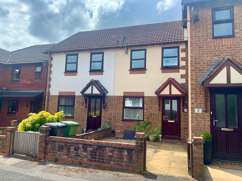 House Chardstock Close in Exeter