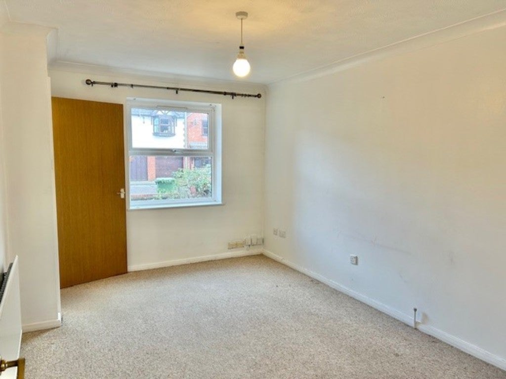 House Chardstock Close in Exeter