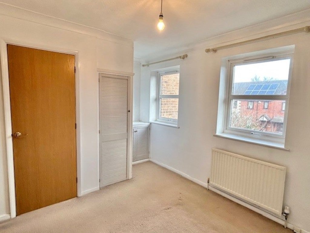 House Chardstock Close in Exeter