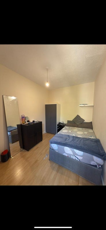 Room Newcombe Road in Coventry