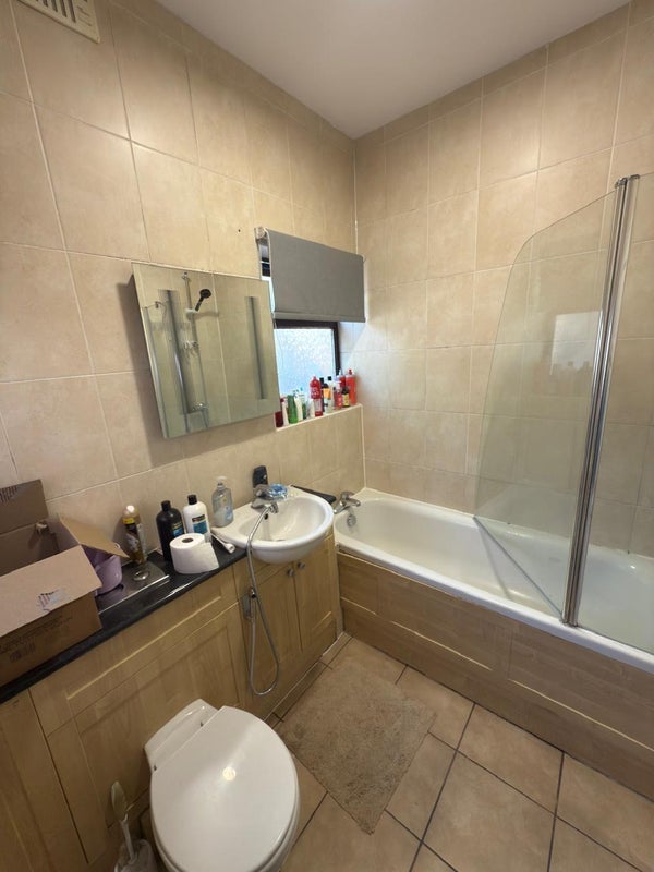 Room Newcombe Road in Coventry