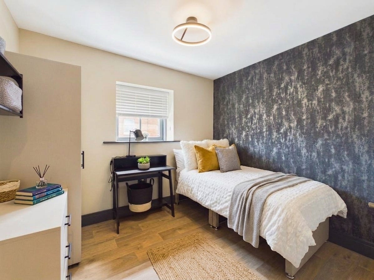 Room Southgate Street in Gloucester