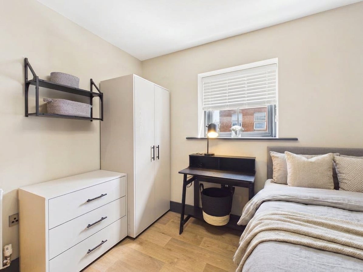 Room Southgate Street in Gloucester