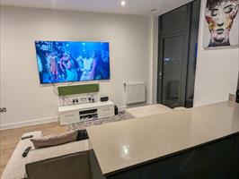 Room Cairo New Road in Greater London