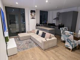 Room Cairo New Road in Greater London