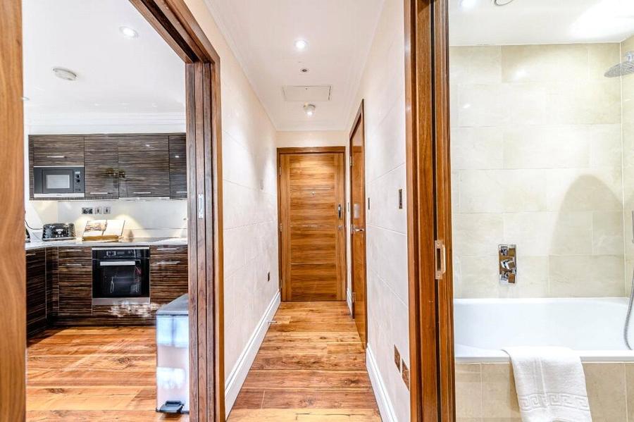 Flat Kensington Gardens Square in City of Westminster