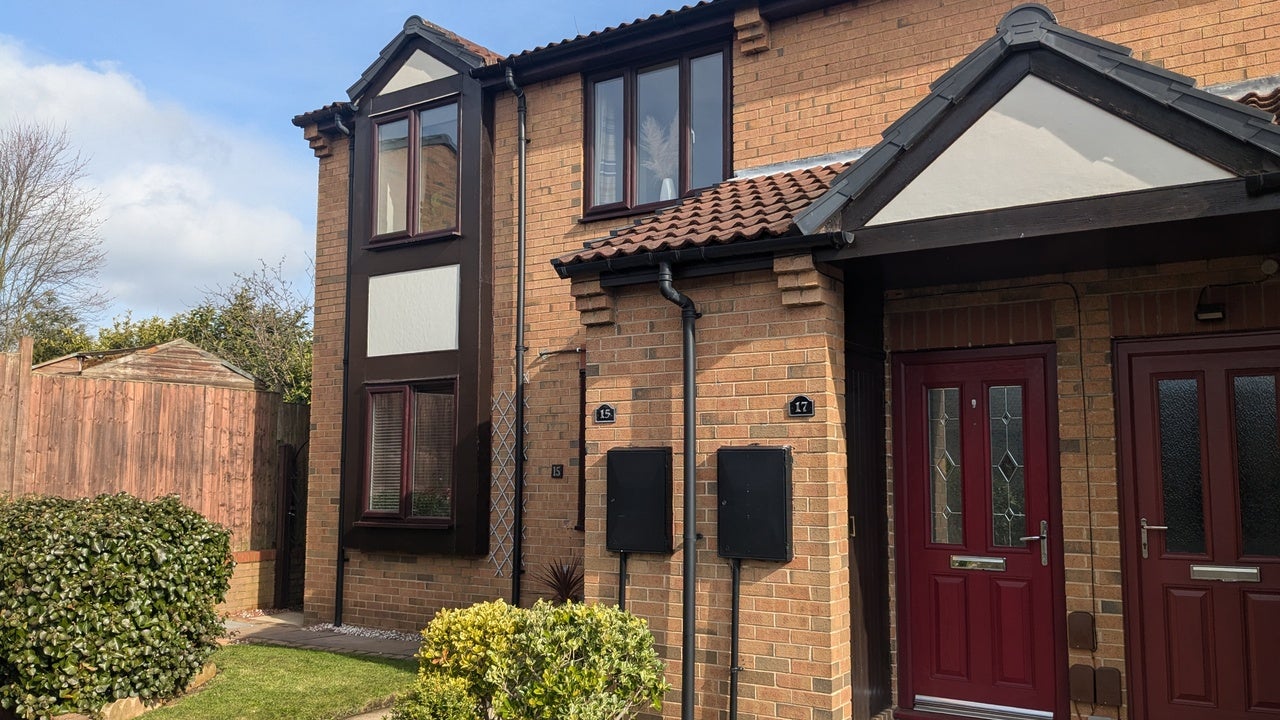 House Aysgarth Close in Wakefield