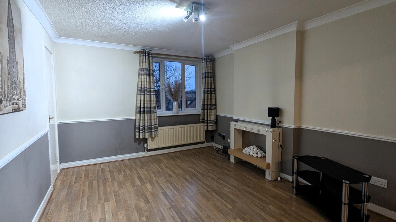 House Aysgarth Close in Wakefield