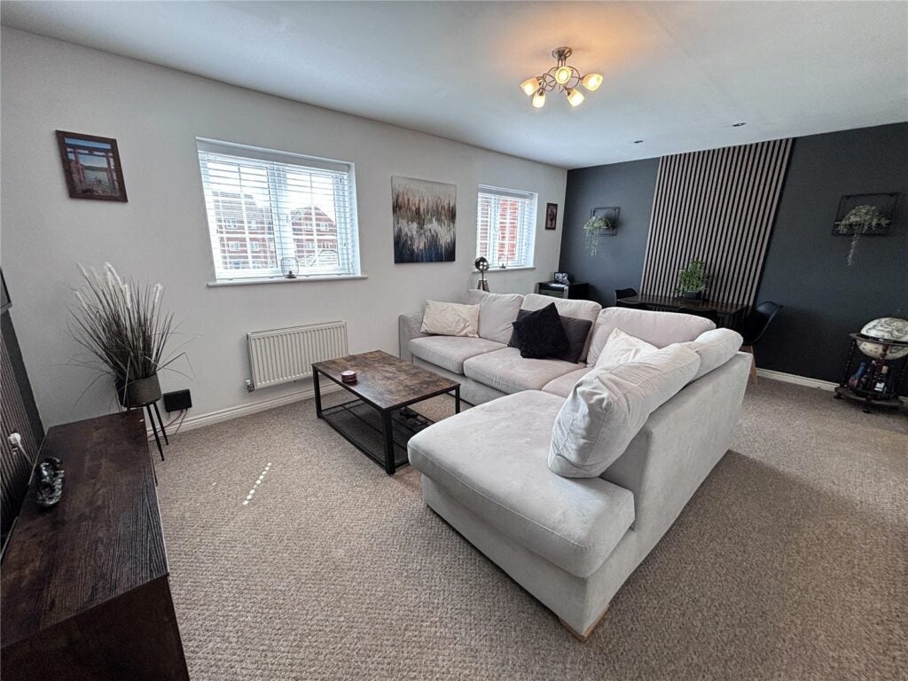 House Vixen Drive in Rushmoor