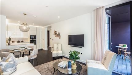 Flat Ponton Road in Greater London