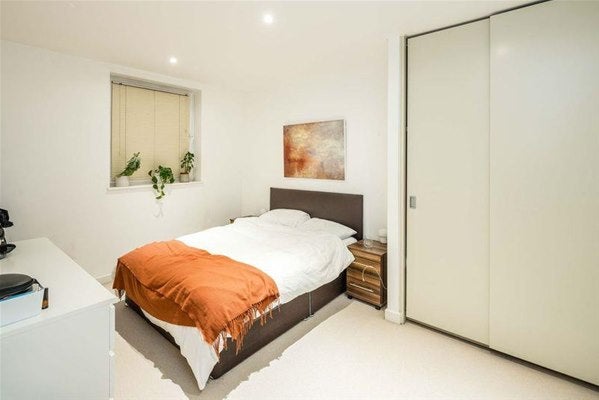Flat Tudway Road in Greater London
