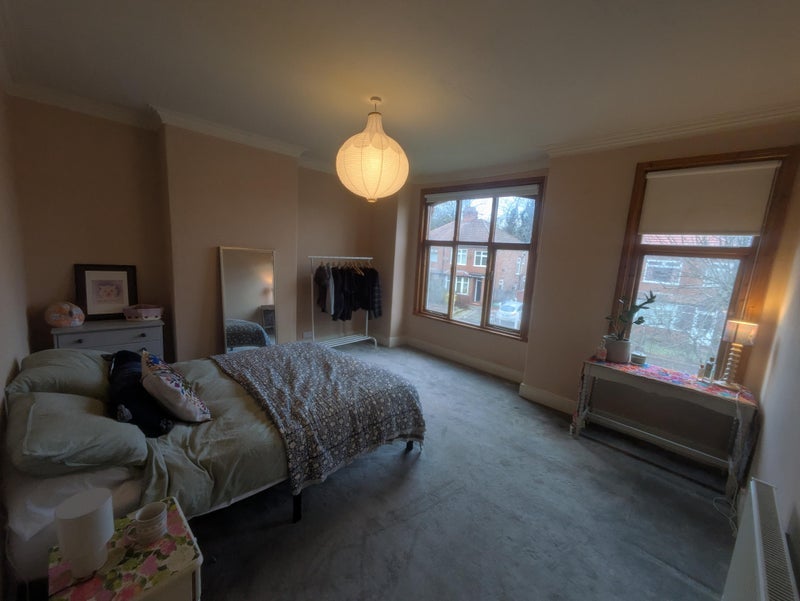 Room Russell Road in Manchester