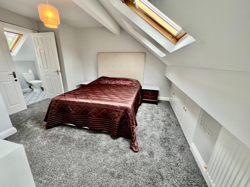 Room Westminster Avenue in Whitefield