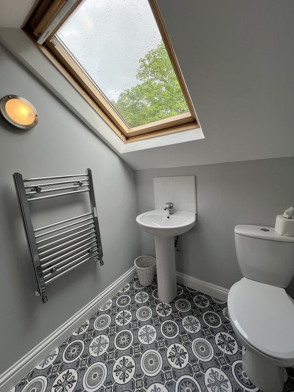 Room Westminster Avenue in Whitefield