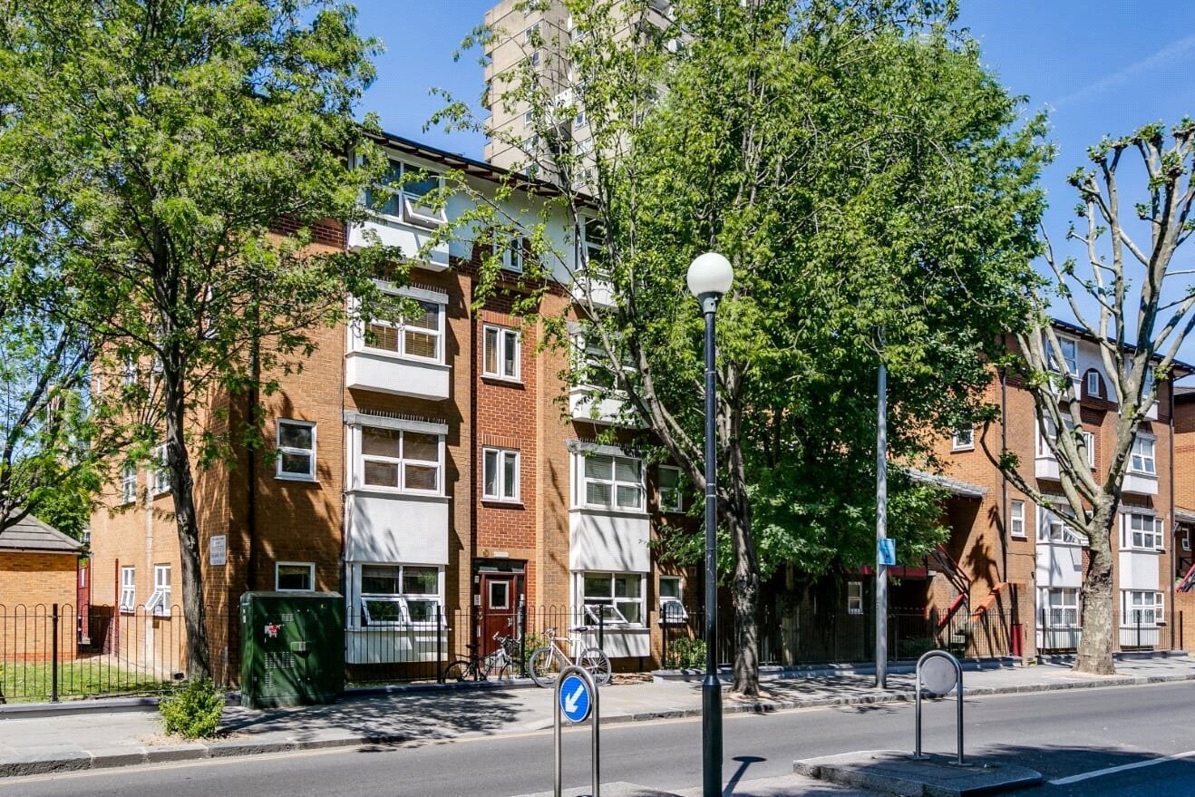 Flat Bramley Road in Greater London
