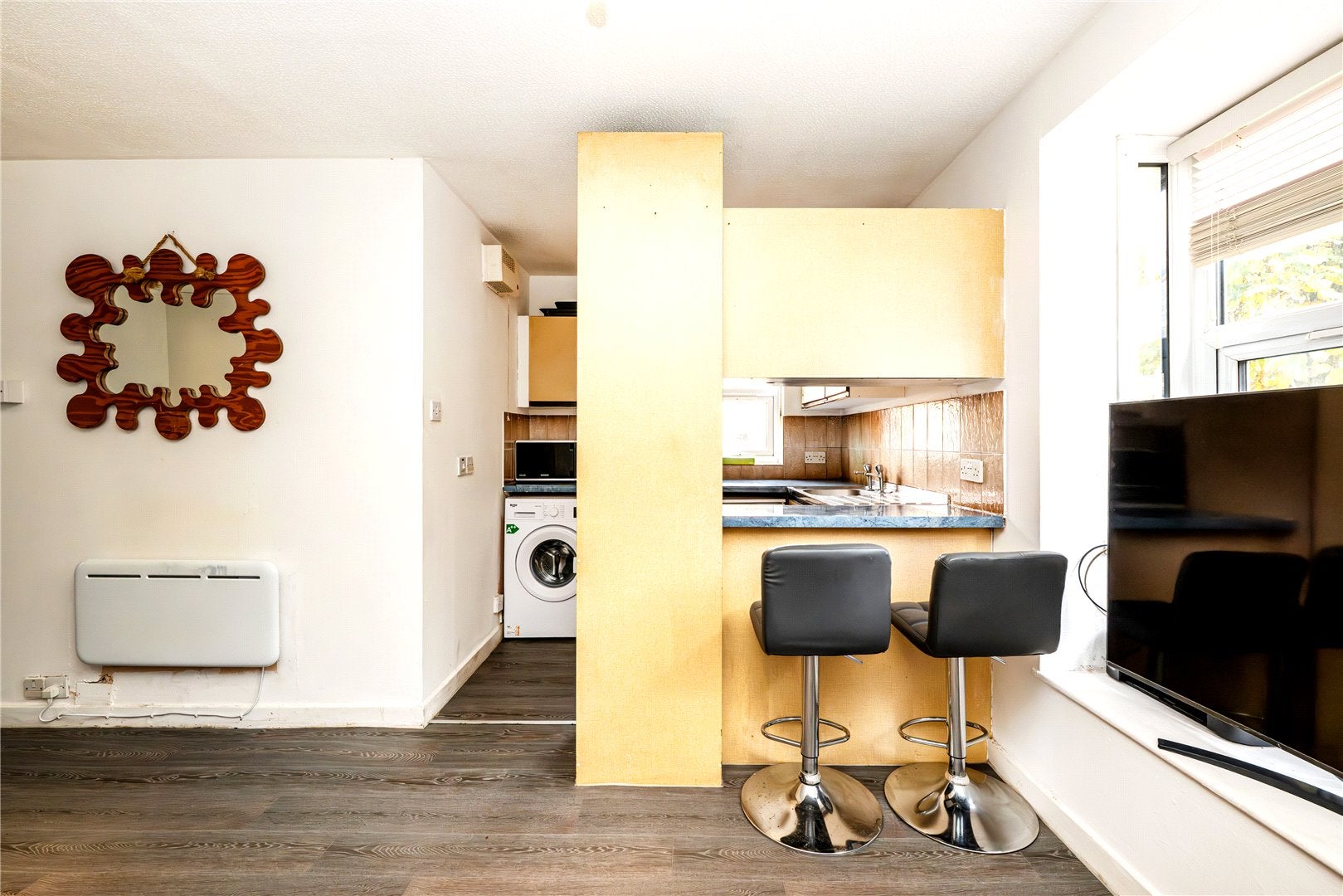 Flat Bramley Road in Greater London