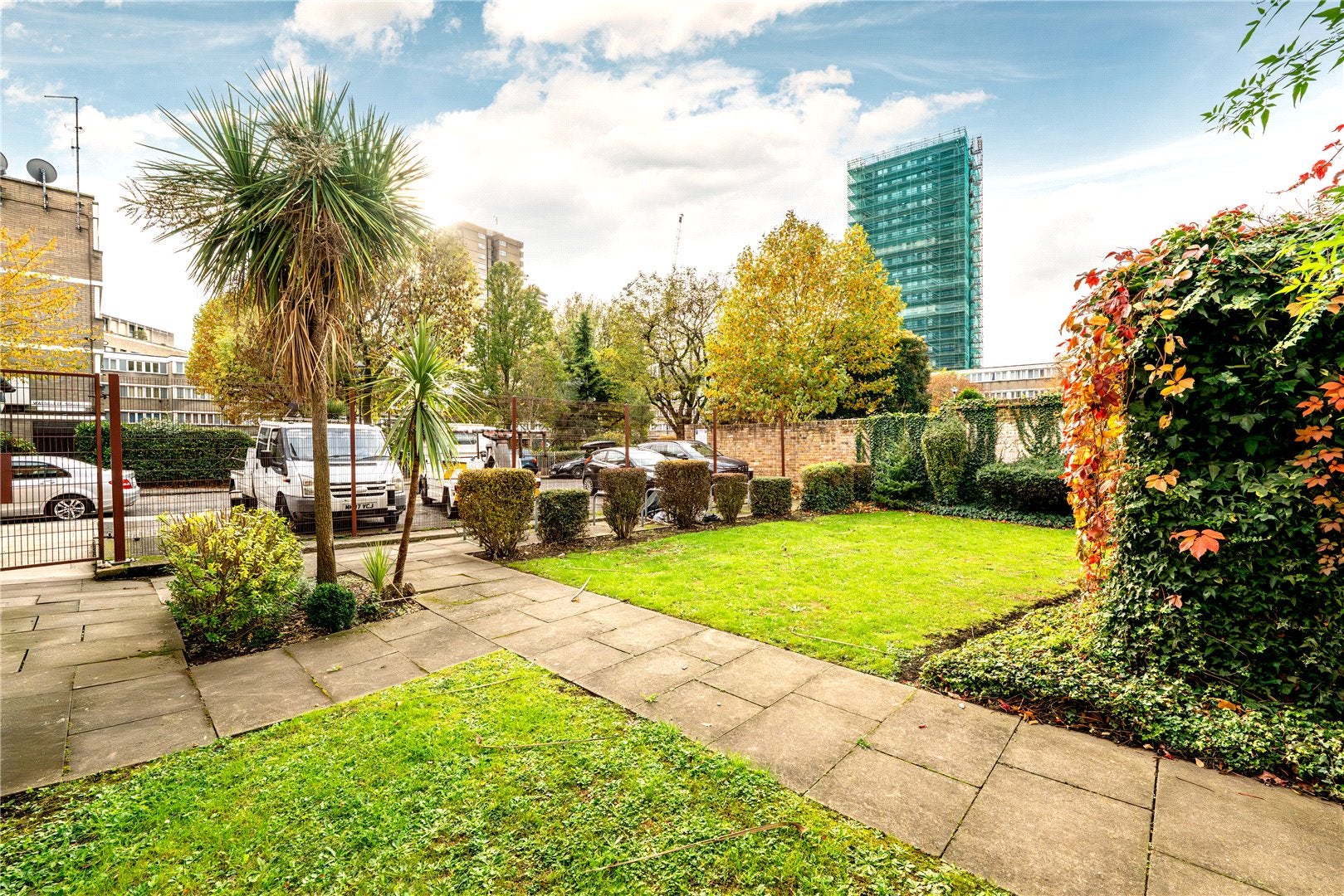 Flat Bramley Road in Greater London