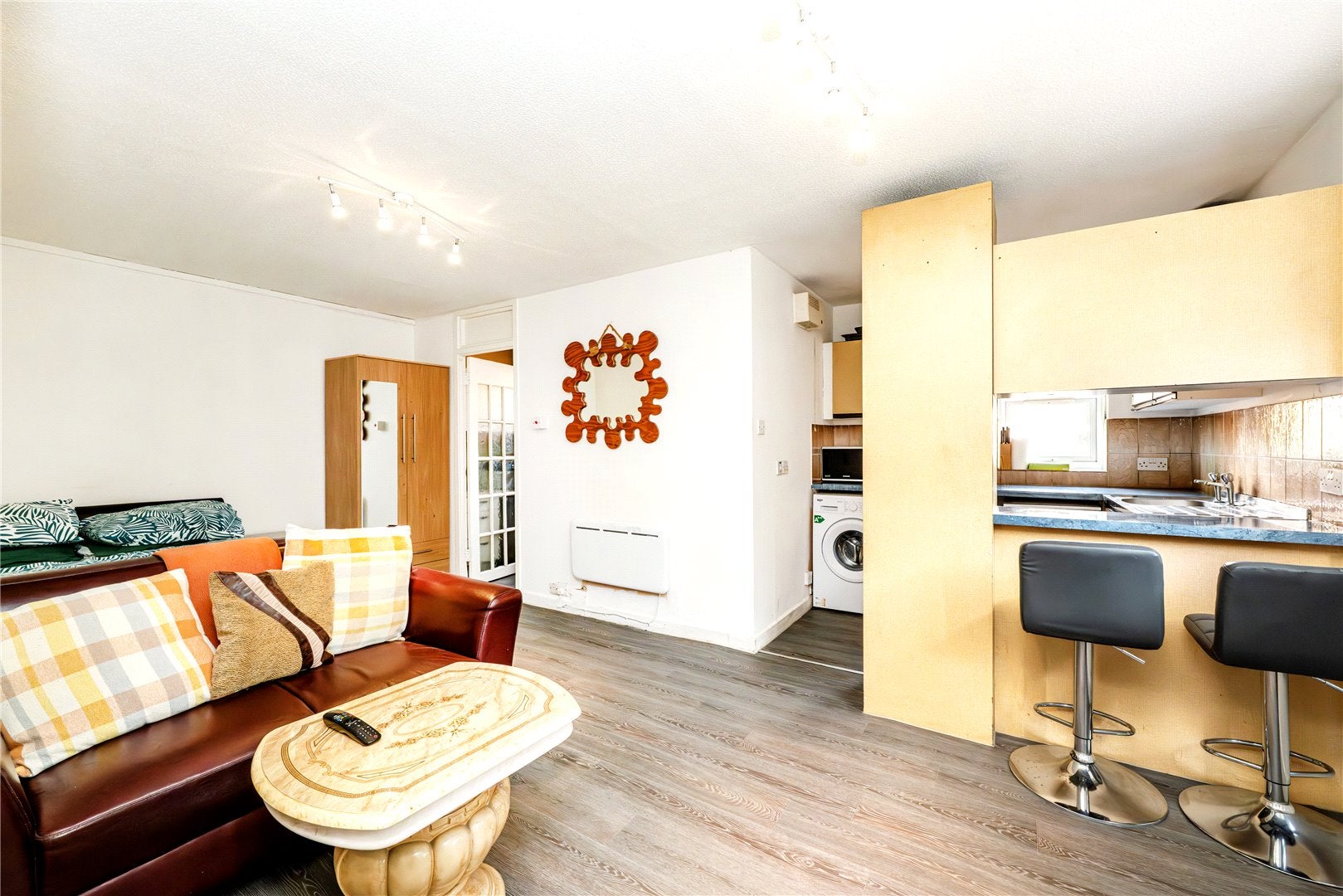Flat Bramley Road in Greater London