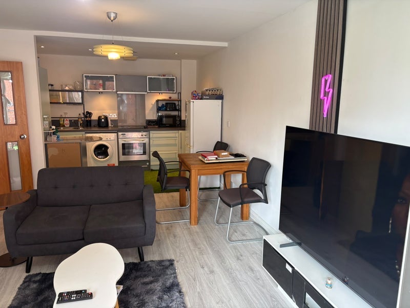 Room King Edwards Drive in Birmingham