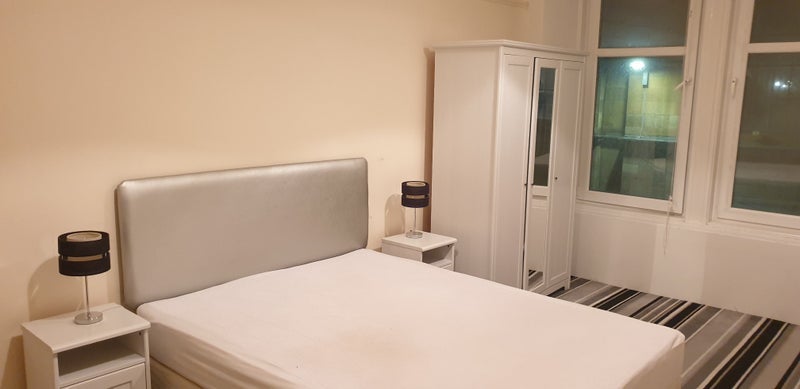 Flat Lynedoch Place in Glasgow