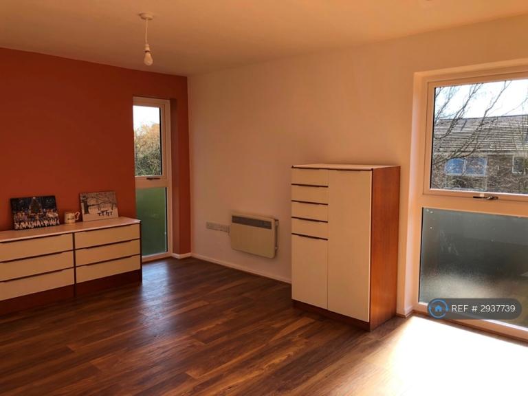 Flat Southcote Road in Reading