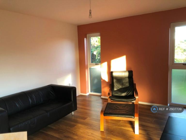 Flat Southcote Road in Reading