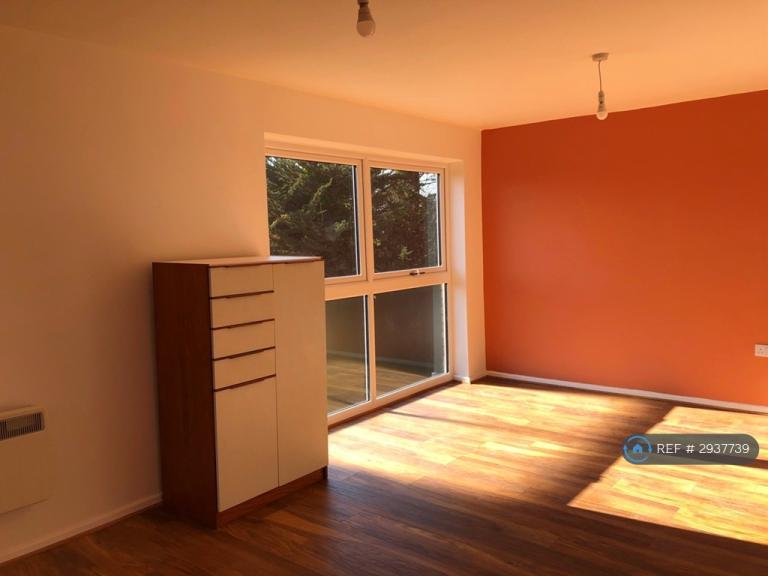 Flat Southcote Road in Reading