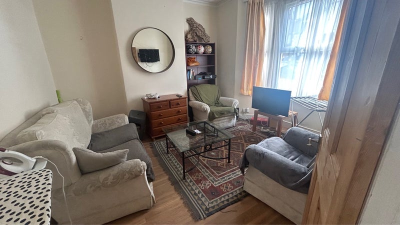 Room Valnay Street in Greater London