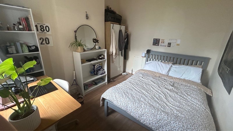 Room Valnay Street in Greater London