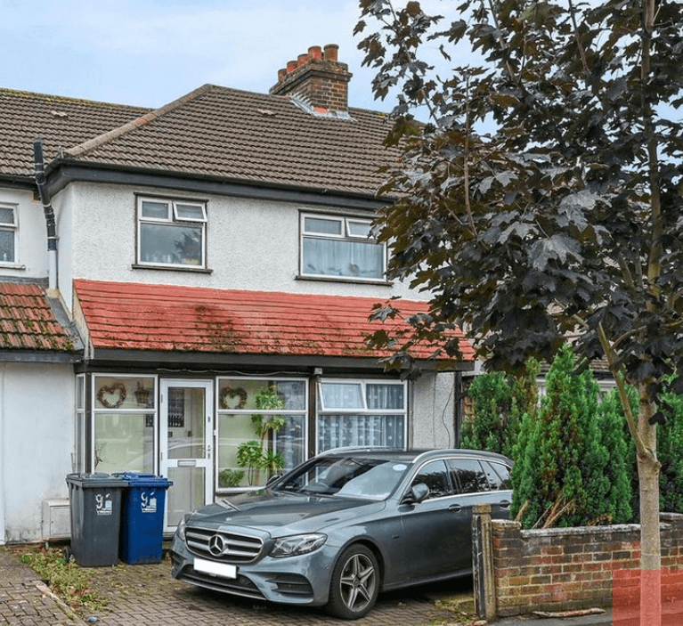 House Costons Avenue in Greater London