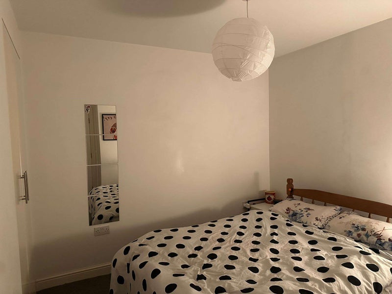 Room Pitshanger Lane in Greater London