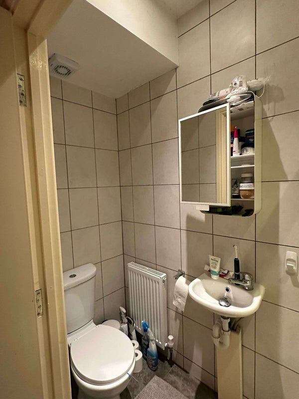 Room Pitshanger Lane in Greater London