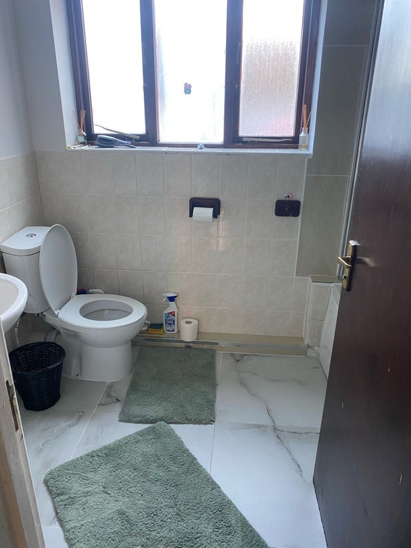 Room Downsbridge Road in Greater London