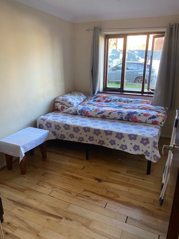 Room Downsbridge Road in Greater London