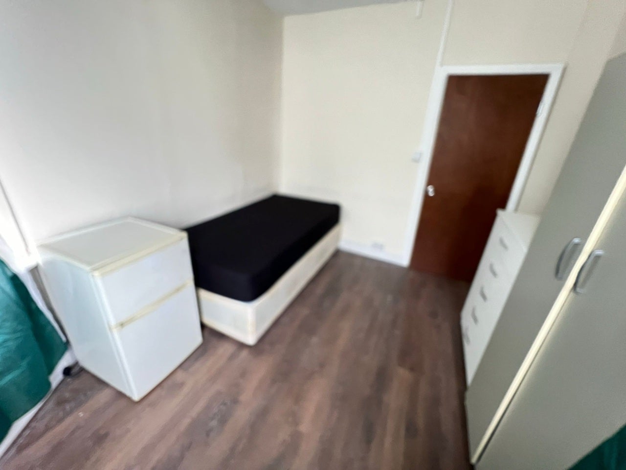 Room Hillcroft Crescent in Greater London