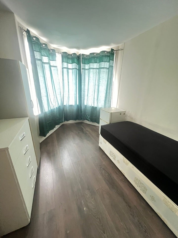 Room Hillcroft Crescent in Greater London