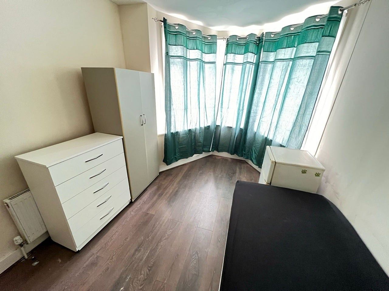 Room Hillcroft Crescent in Greater London