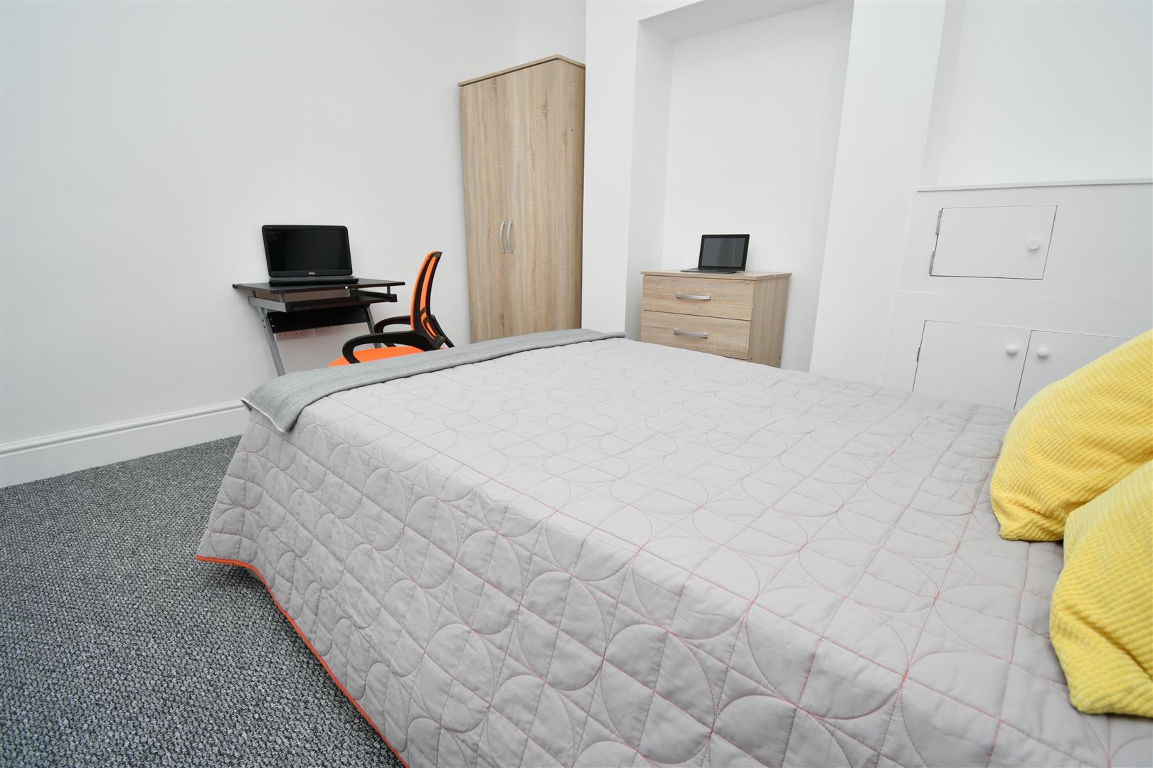 Room Netherby Street in Burnley