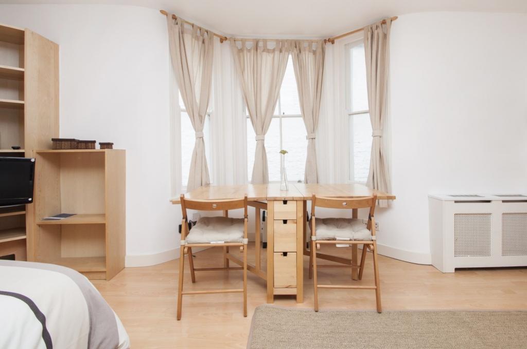 Flat Belgrave Road in City of Westminster