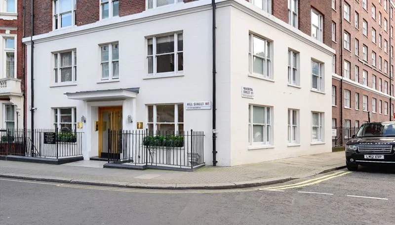Flat Hill Street in City of Westminster