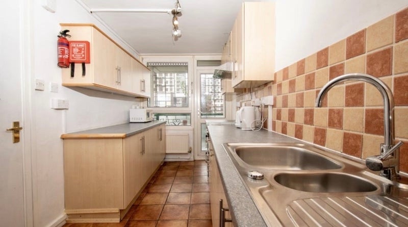 Flat Balmes Road in Greater London