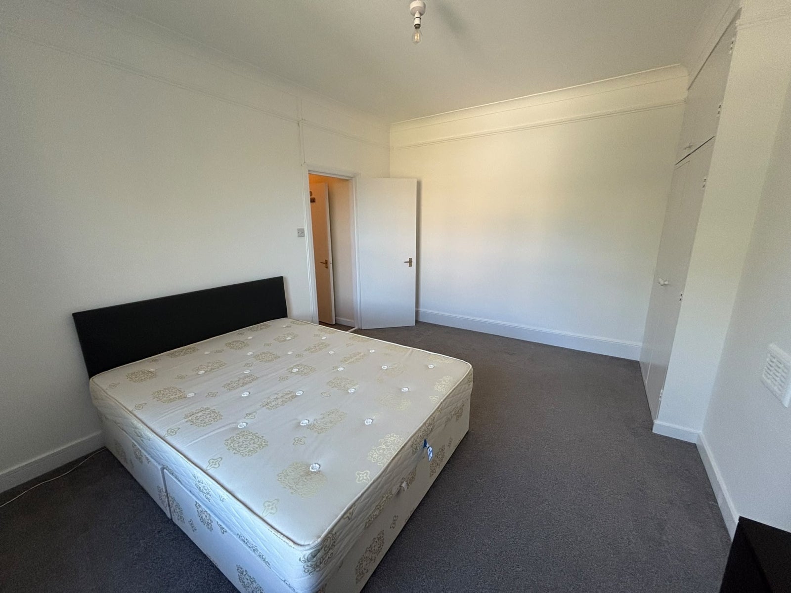 Flat Arcadian Gardens in Greater London